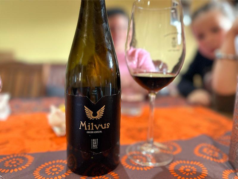 Un brindis de agradecimiento: Celebrando nuestro compromiso con el vino de excelencia