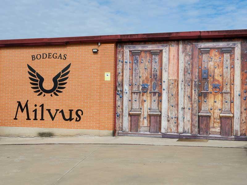 Entrada de Bodegas Milvus en el valle del Arandilla, Ribera del Duero